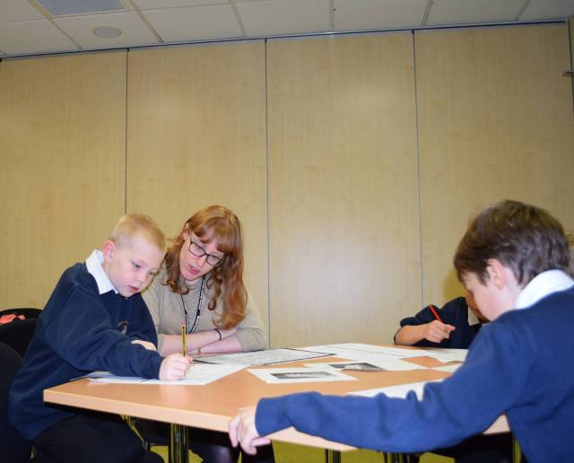 Using the 1901 census to record the family details of Arthur Doughty and Dorothy J M Warner.