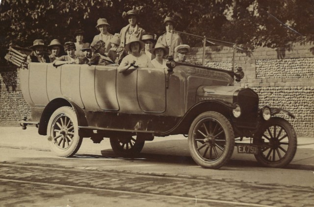 br 3781047 charabanc-ed