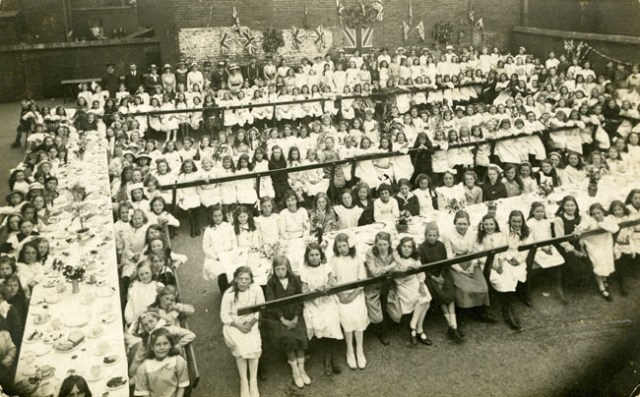 Daryl Long Photo 1 peace tea Nelson School GY 30129065965726